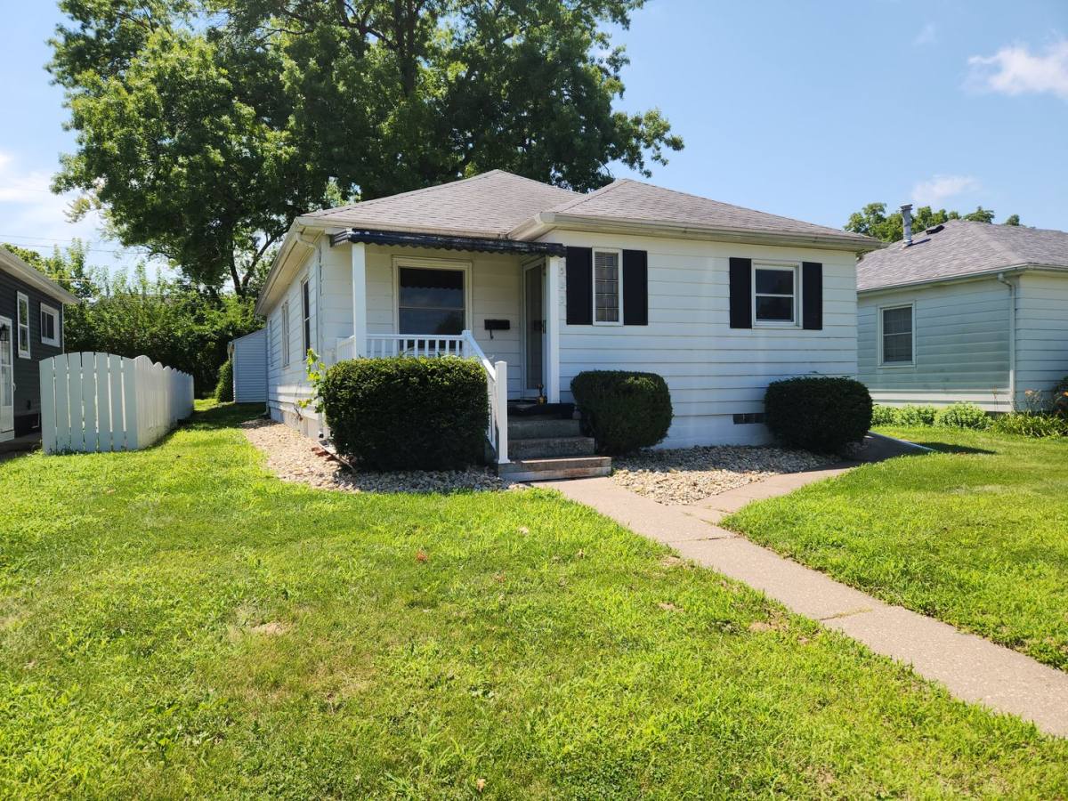 House for rent at 523 W 31st St, Davenport, IA 52803