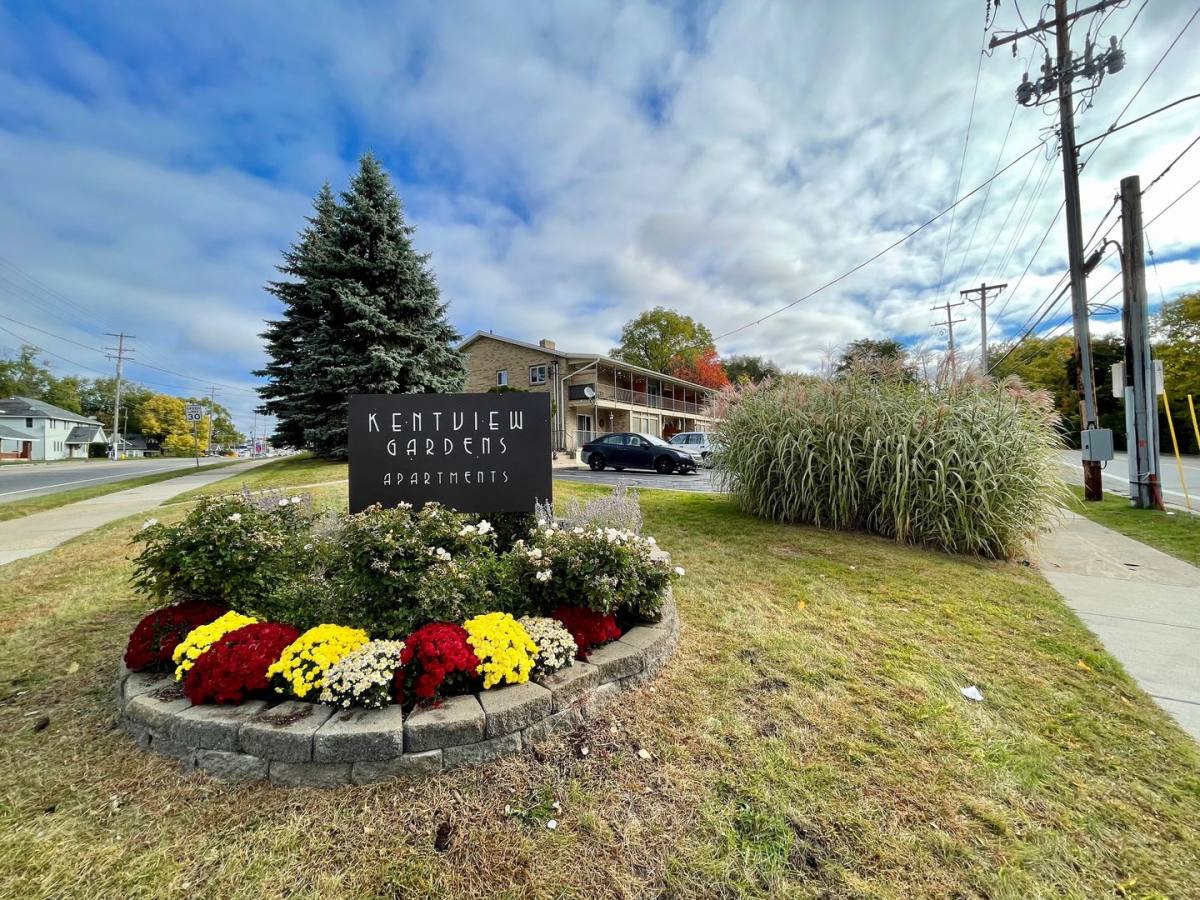 Apartment for rent at 511-515 Knapp 508-512 Woodridge NE, Grand Rapids, MI 49505