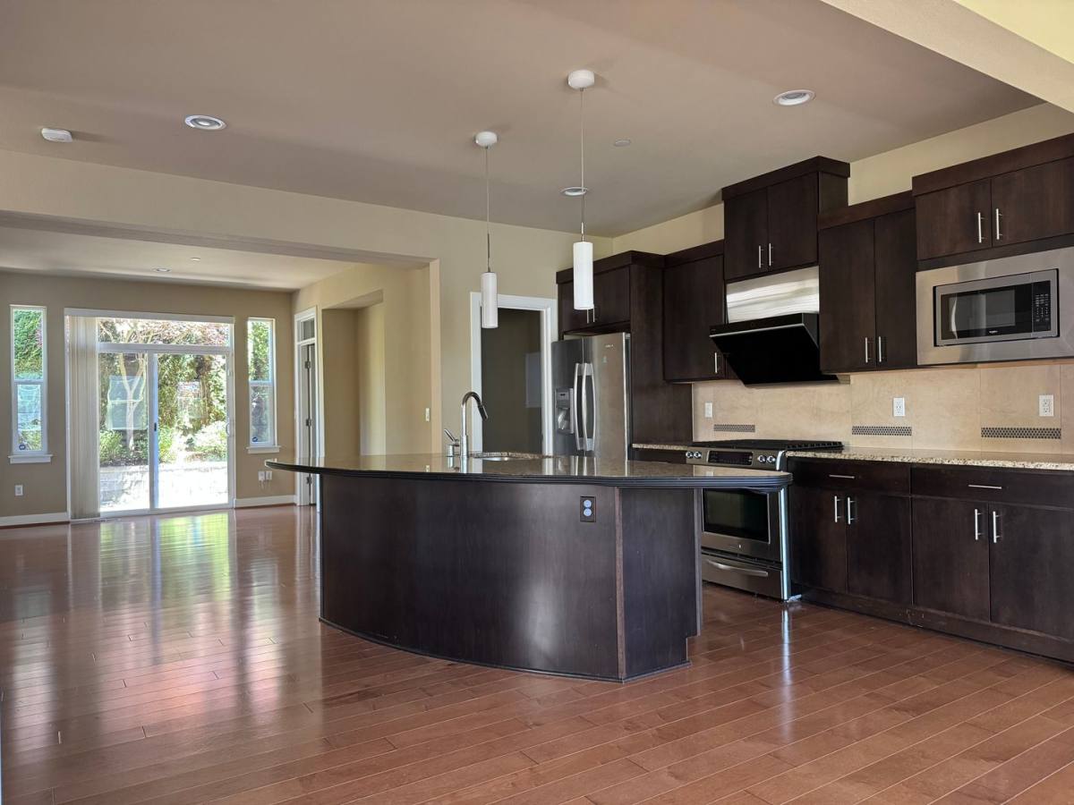 Townhouse for rent at 10723 NE 65th Lane, Kirkland, WA 98033