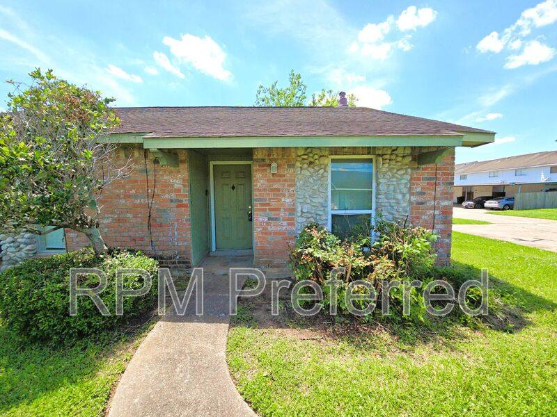 House for rent at 6939 Chasewood Dr, Missouri City, TX 77489