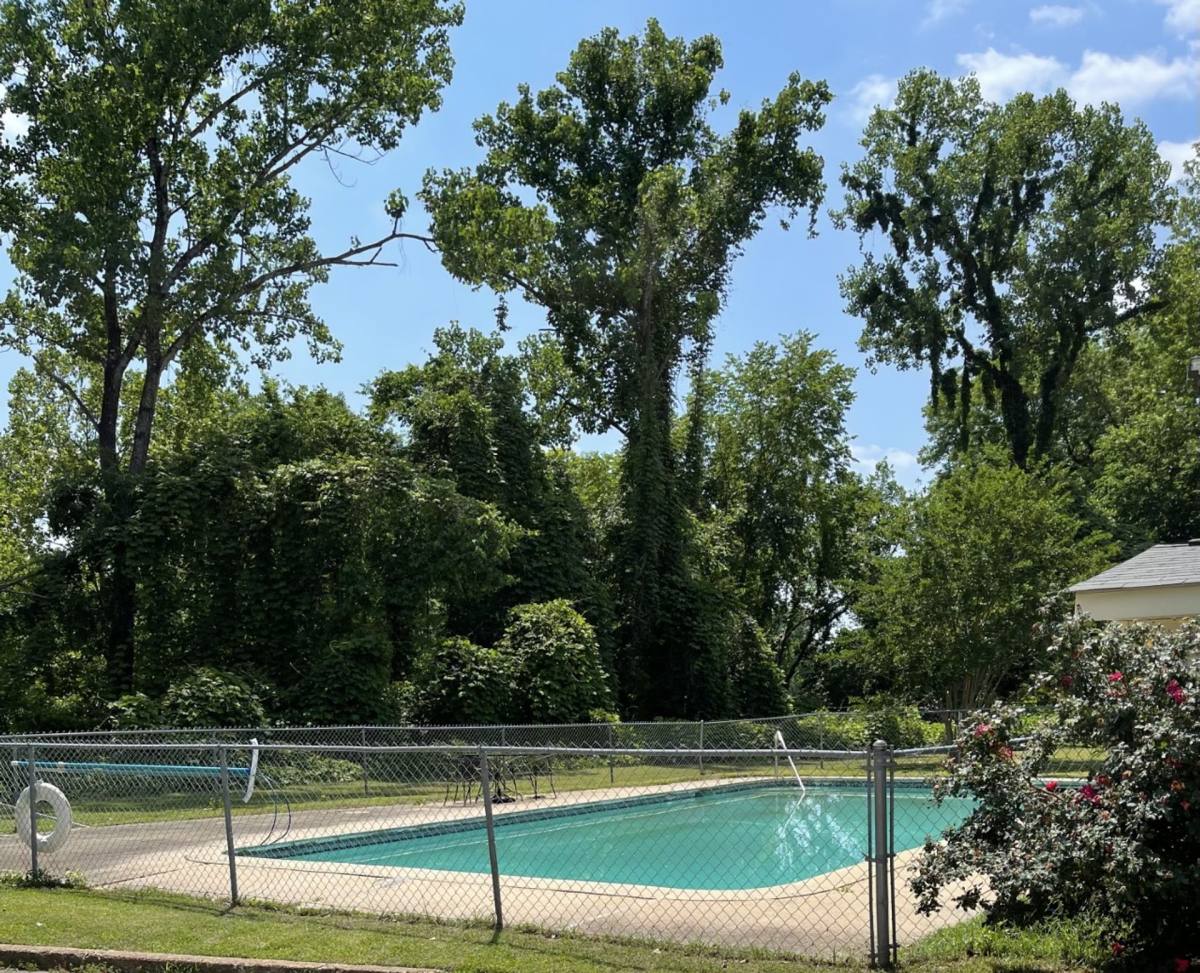 Townhouse for rent at 156 Jefferson Davis Blvd, Natchez, MS 39120