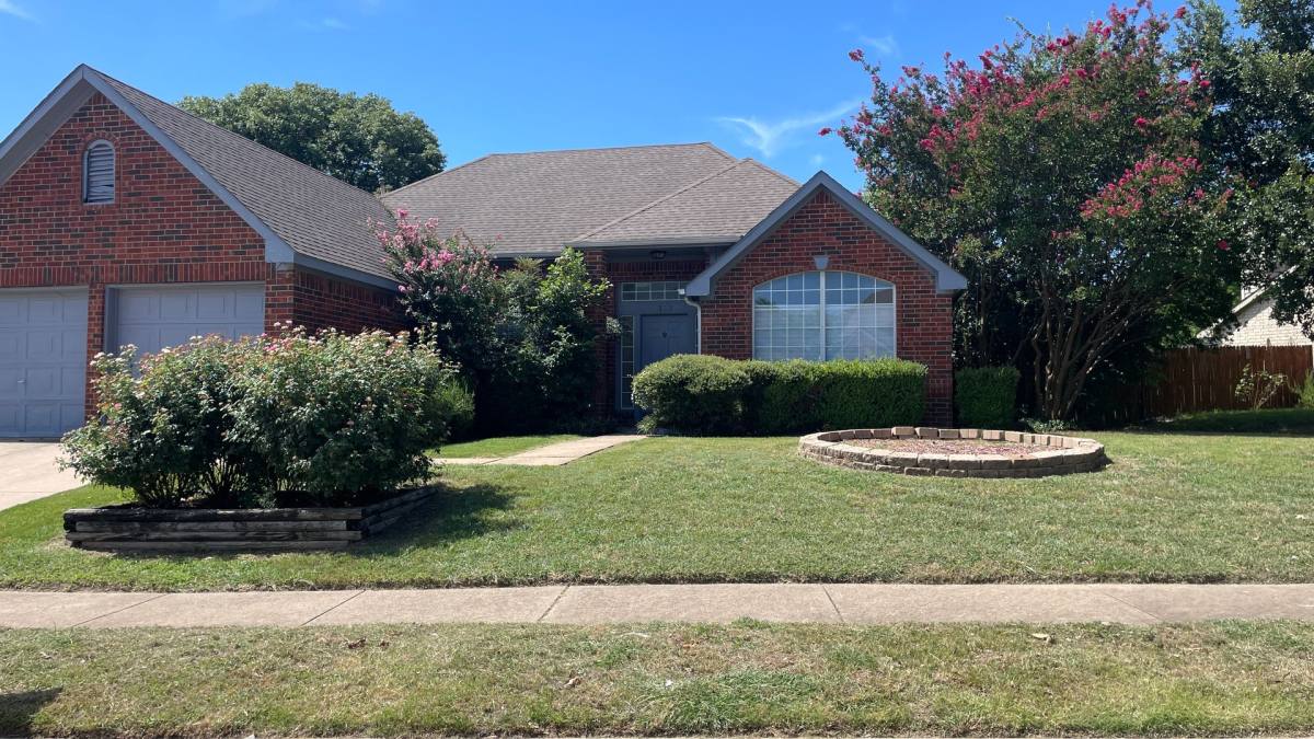 House for rent at 320 Pebblebrook Lane, Red Oak, TX 75154