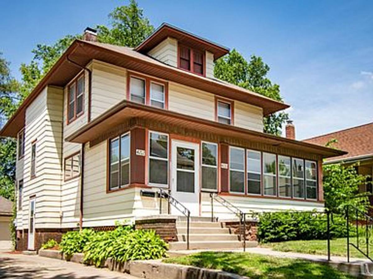 Apartment for rent at 4210 4212 Davenport St, Omaha, NE 68131