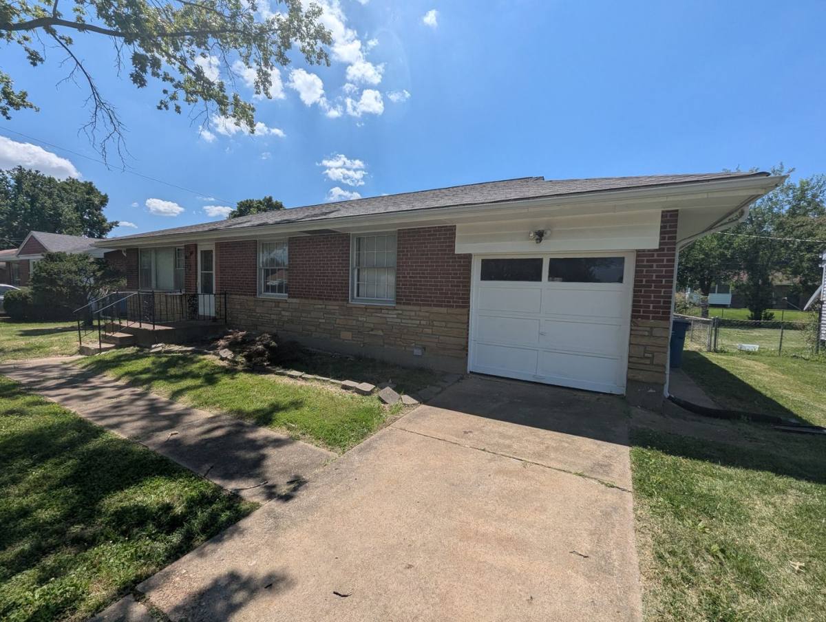 House for rent at 219 Ward Dr, Saint Louis, MO 63135