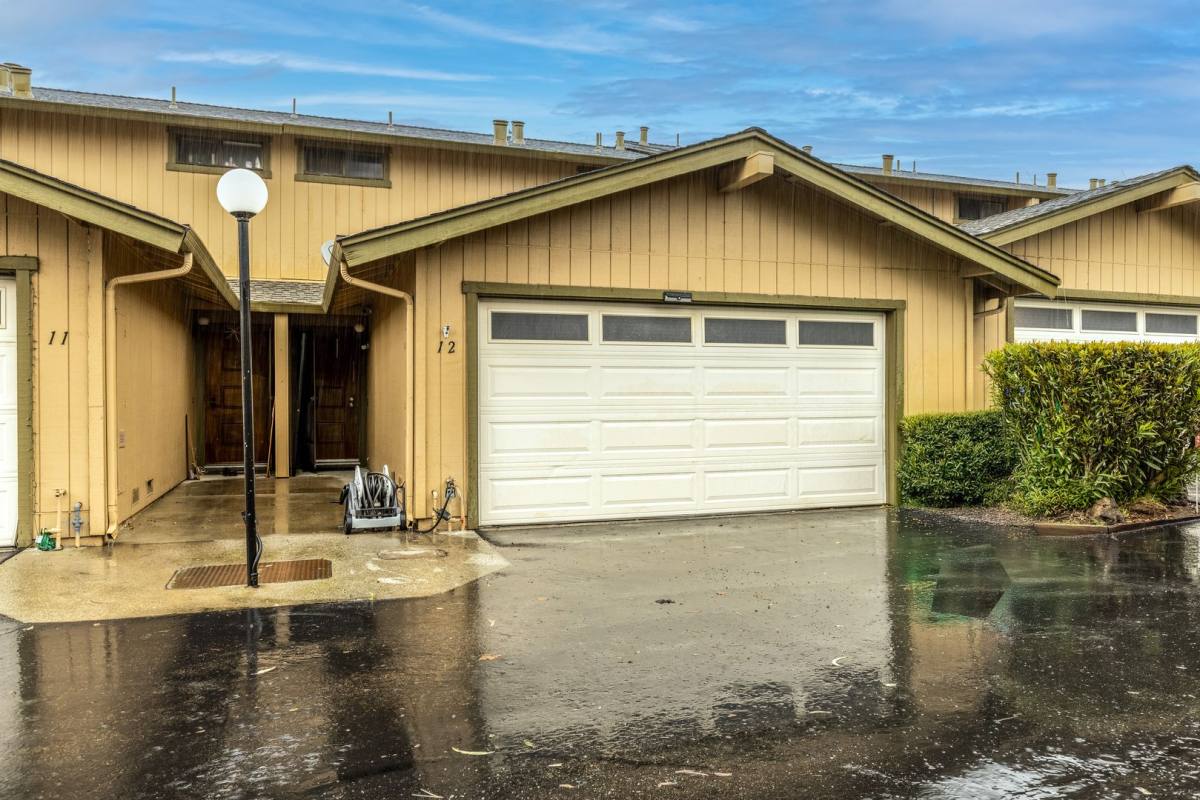 Townhouse for rent at 20111 W Ridge Court, Castro Valley, CA 94546