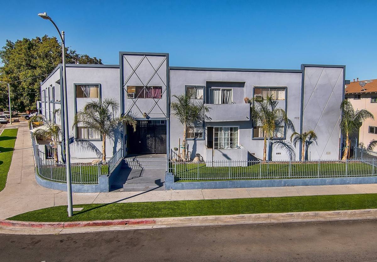 Apartment for rent at 11621 Sylvan St, North Hollywood, CA 91606