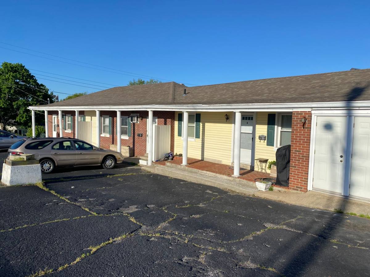 Apartment for rent at 586 S College St, Harrodsburg, KY 40330