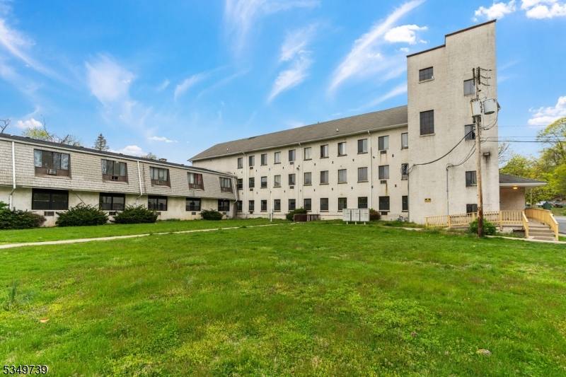 Apartment for rent at 7 Railroad Ave, Belvidere, NJ 07823