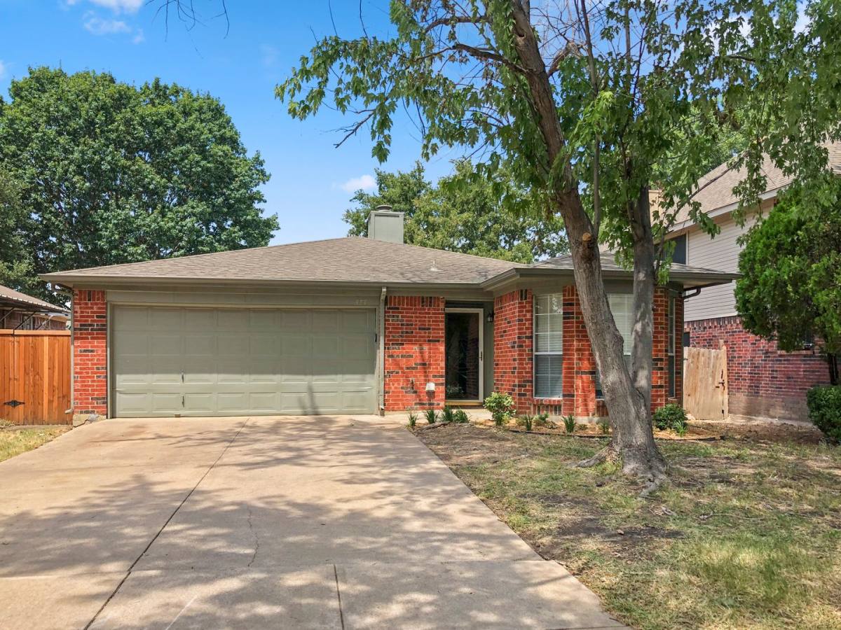 House for rent at 937 Ashmount Lane, Arlington, TX 76017