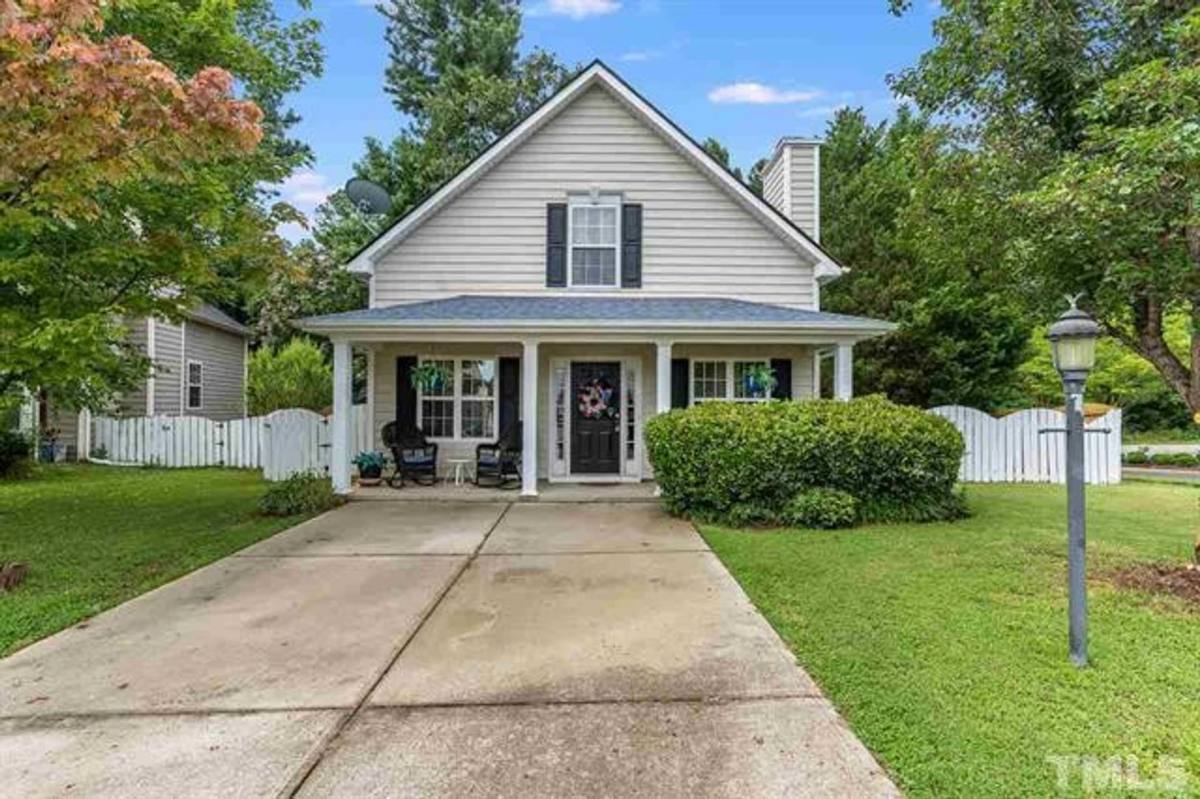 House for rent at 100 Thorncrest Dr, Apex, NC 27539