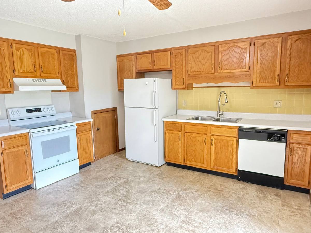 Lovell Road Apartment, 10410 Lovell Center Dr, Knoxville, TN 37922 - Apartment for Rent - Image 2
