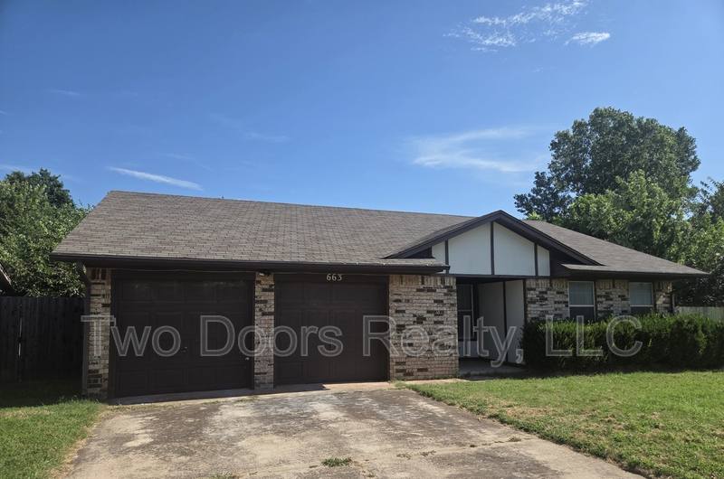 House for rent at 663 W Perry Dr, Mustang, OK 73064