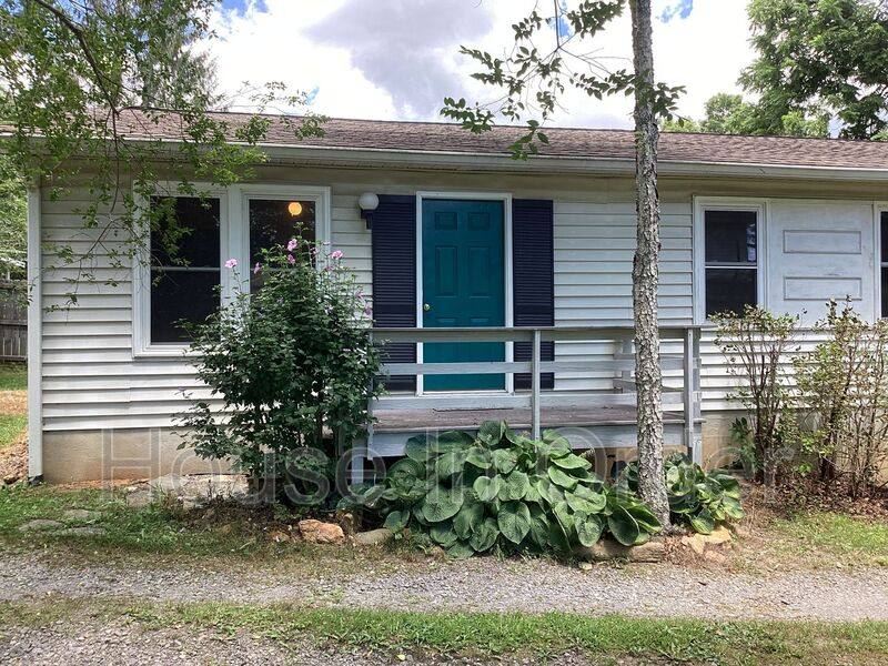 House for rent at 905 Montreat Rd, Black Mountain, NC 28711