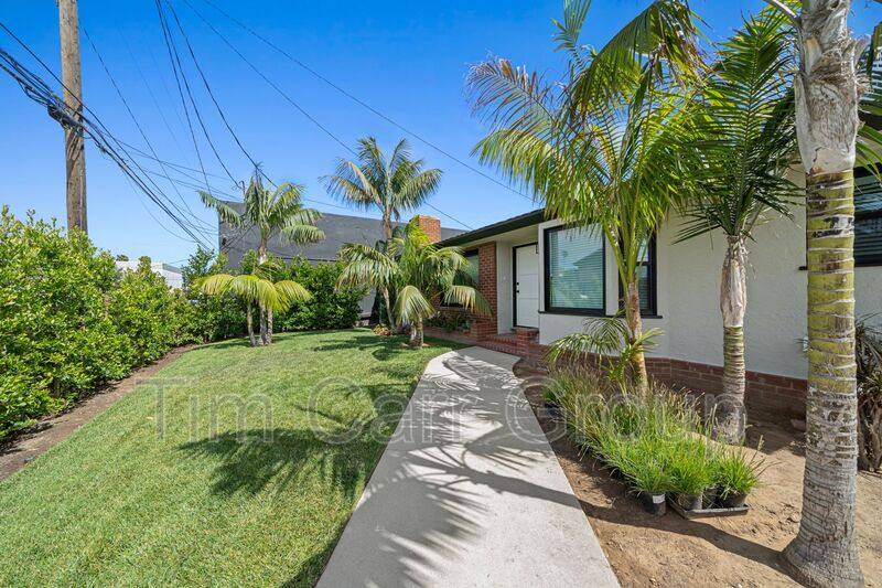 Apartment for rent at 128 Rochester St, Costa Mesa, CA 92627