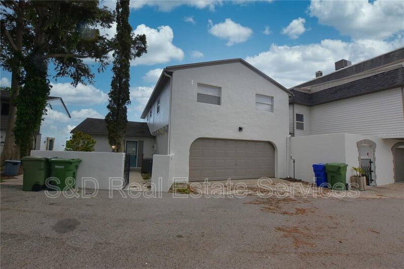 Townhouse for rent at 2233 9th St SE, Winter Haven, FL 33880