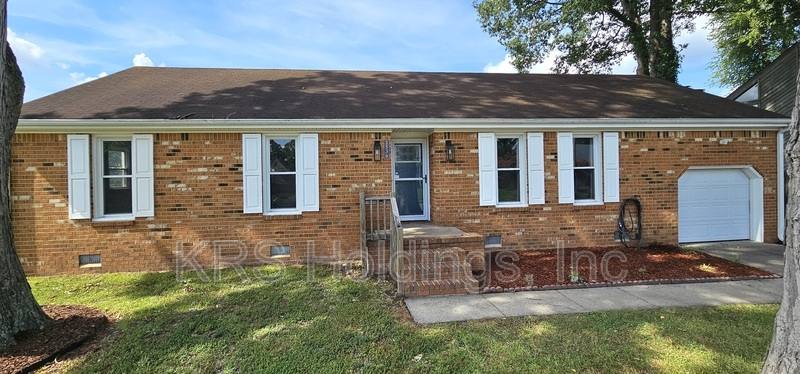 House for rent at 2536 Roundtree Circle, Chesapeake, VA 23323