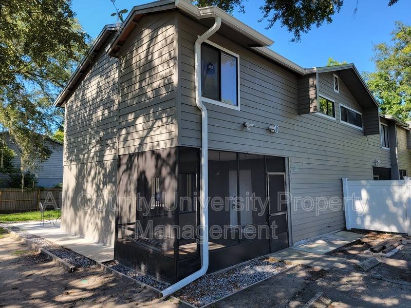 House for rent at 207 SW 6th Ave, Gainesville, FL 32601