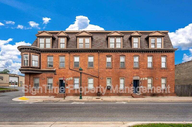Apartment for rent at 225-229 Jonathan St New - 229-301, Hagerstown, MD 21740