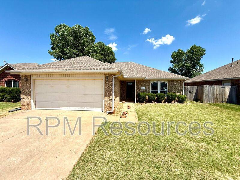 House for rent at 520 S Castle Ridge Lane, Mustang, OK 73064