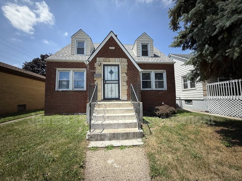 House for rent at 666 Greenbay Ave, Calumet City, IL 60409