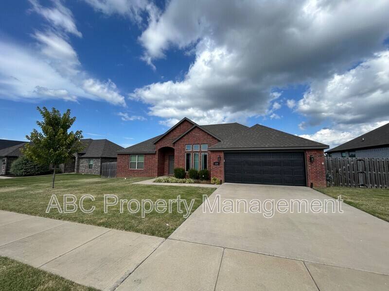 House for rent at 328 N Otoe St, Farmington, AR 72730