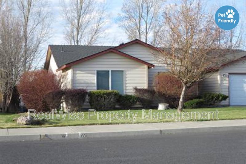 House for rent at 737 NE Nickernut Ave, Redmond, OR 97756