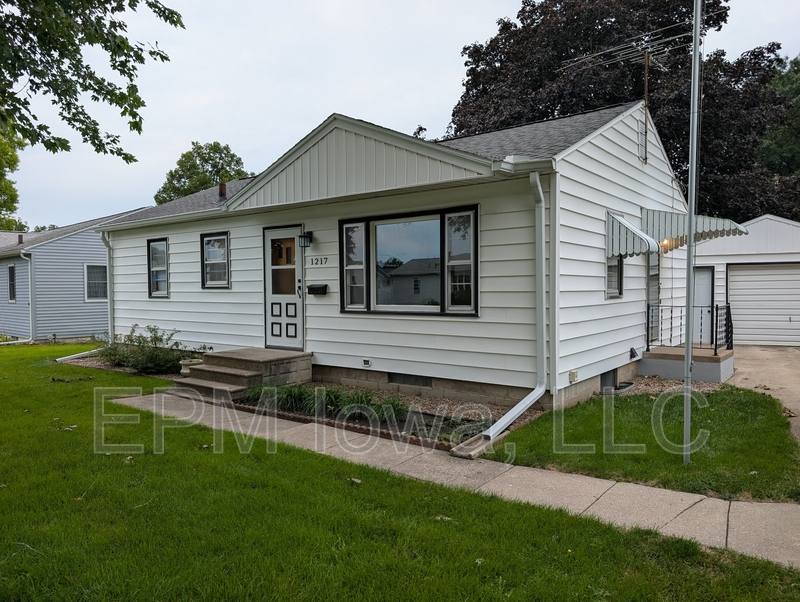 House for rent at 1217 Dorothy Dr, Waterloo, IA 50701