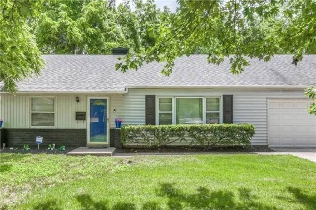 House for rent at 2805 W 75th St, Prairie Village, KS 66208