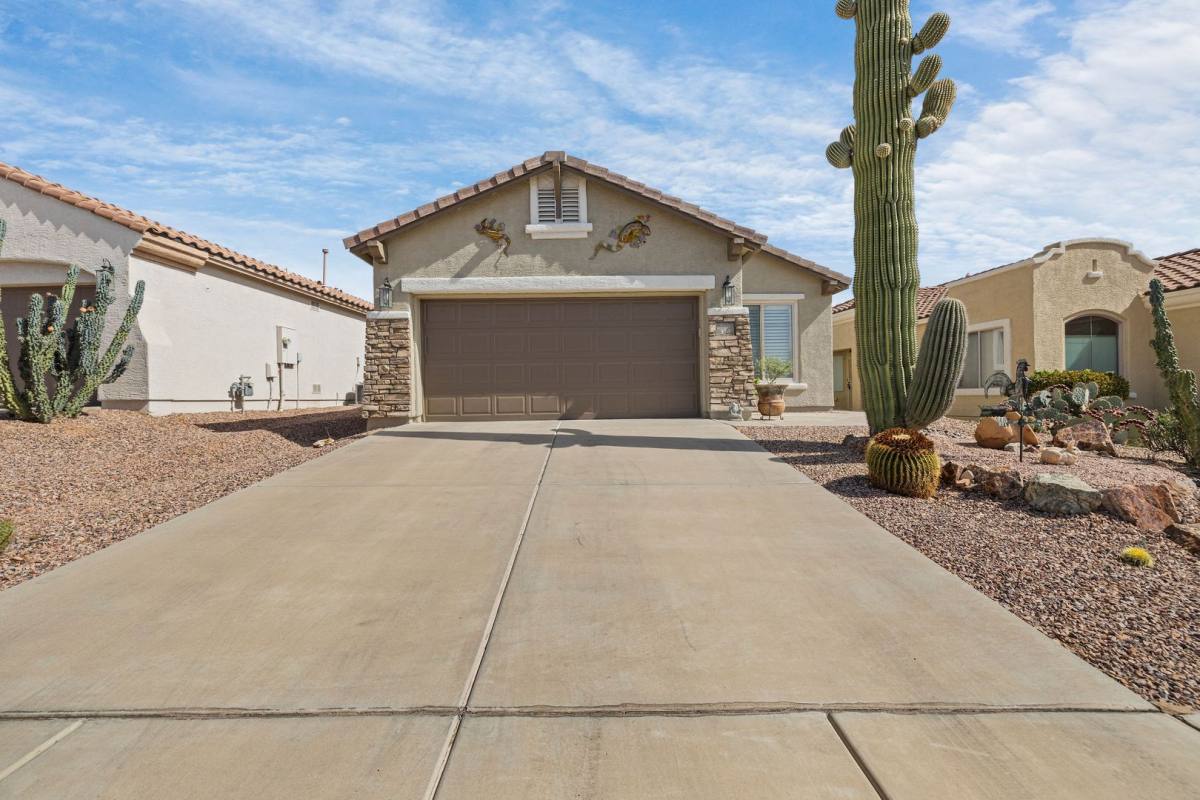 House for rent at 550 W Calle Media Luz, Sahuarita, AZ 85629