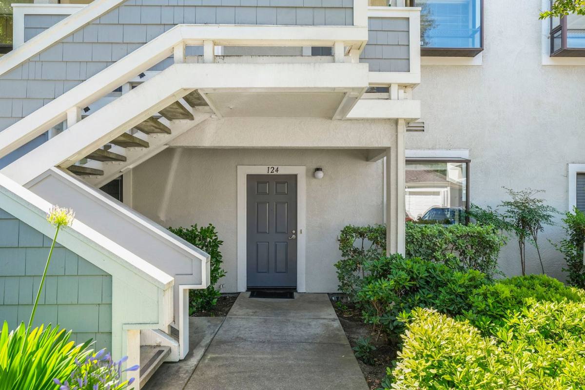 Condo for rent at 2584 Oak Rd, Walnut Creek, CA 94597