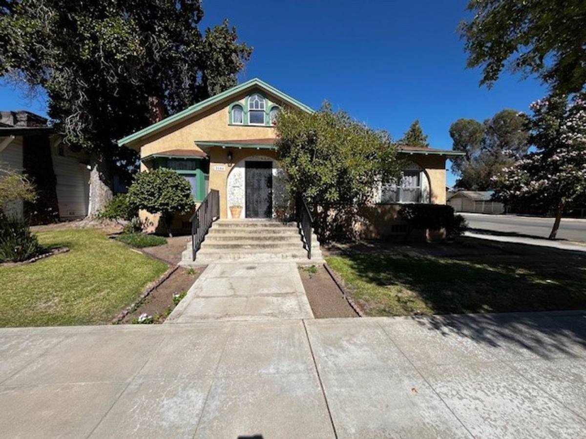 Apartment for rent at 2104 B St, Bakersfield, CA 93301
