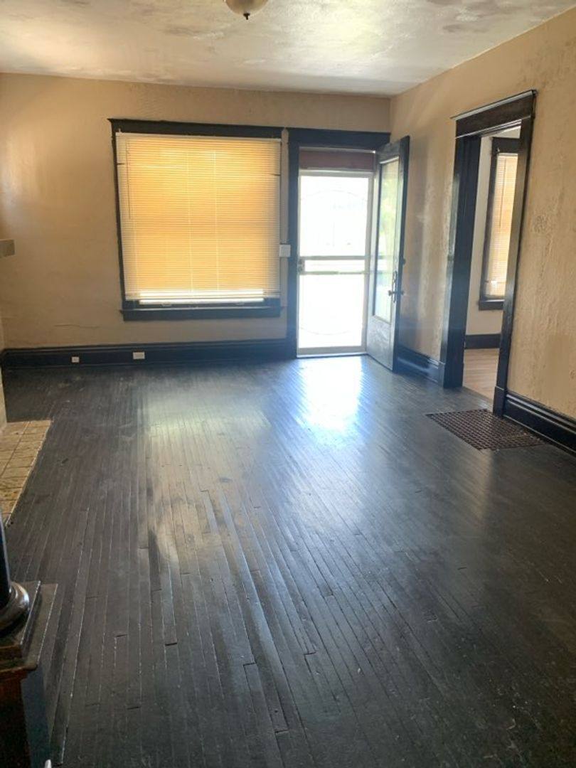 Apartment for rent at 1136 S Ave, Toledo, OH 43609