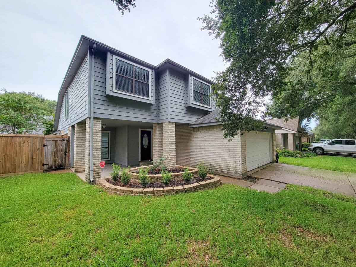 House for rent at 2118 Creekshire Dr, Sugar Land, TX 77478