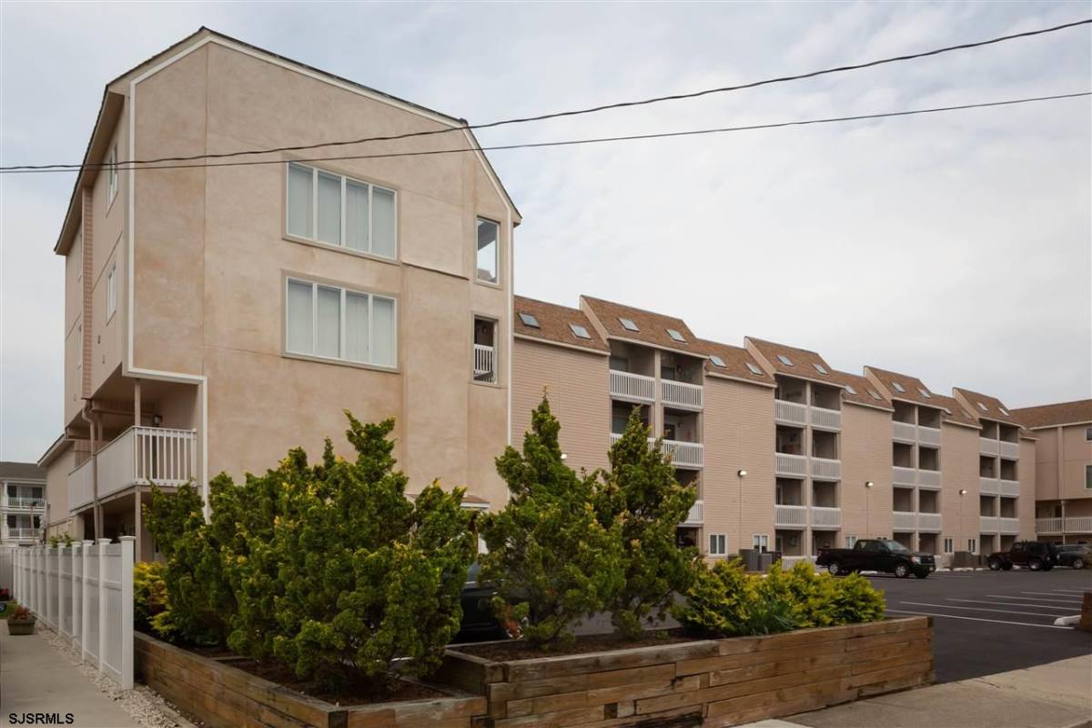 Apartment for rent at 323 44th St S #10-10, Atlantic City, NJ 08404