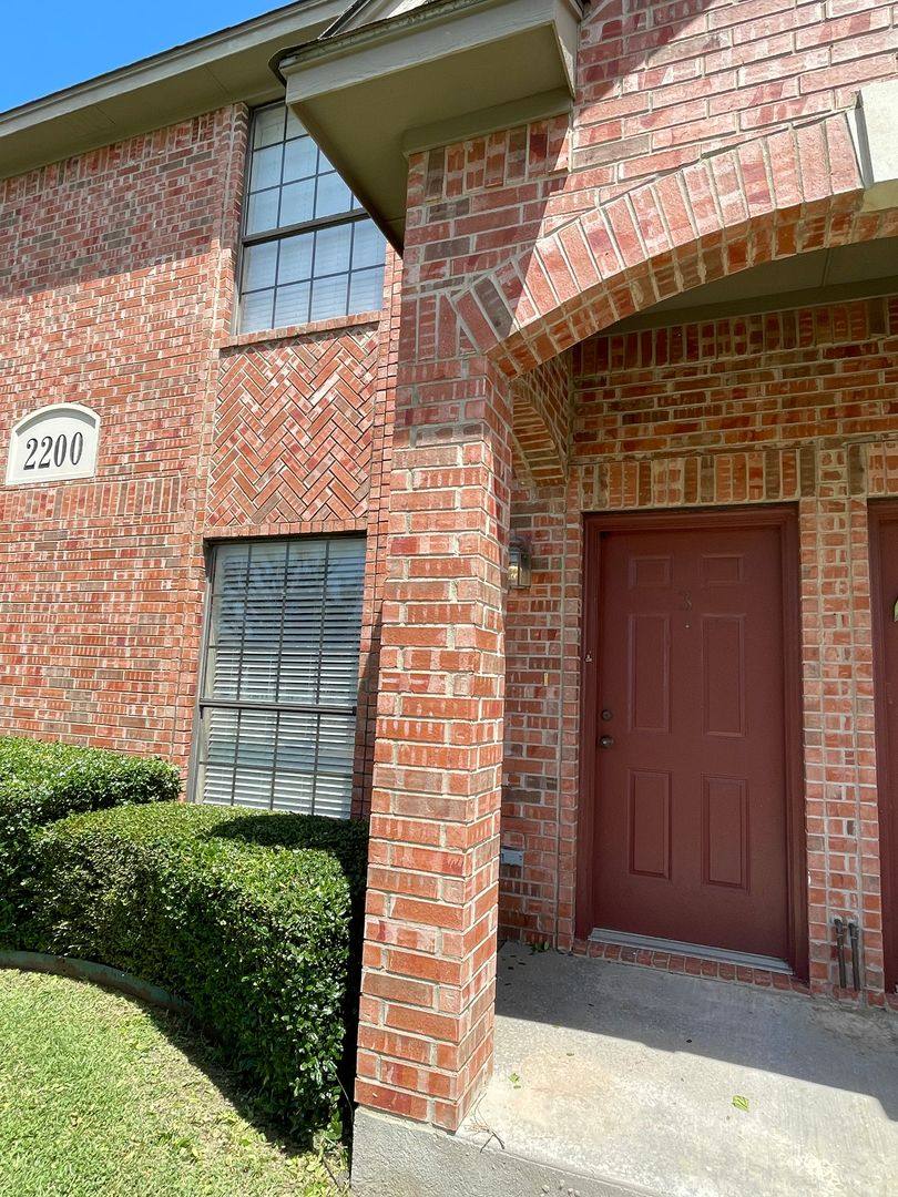 Townhouse for rent at 2200 N Carroll, Denton, TX 76201