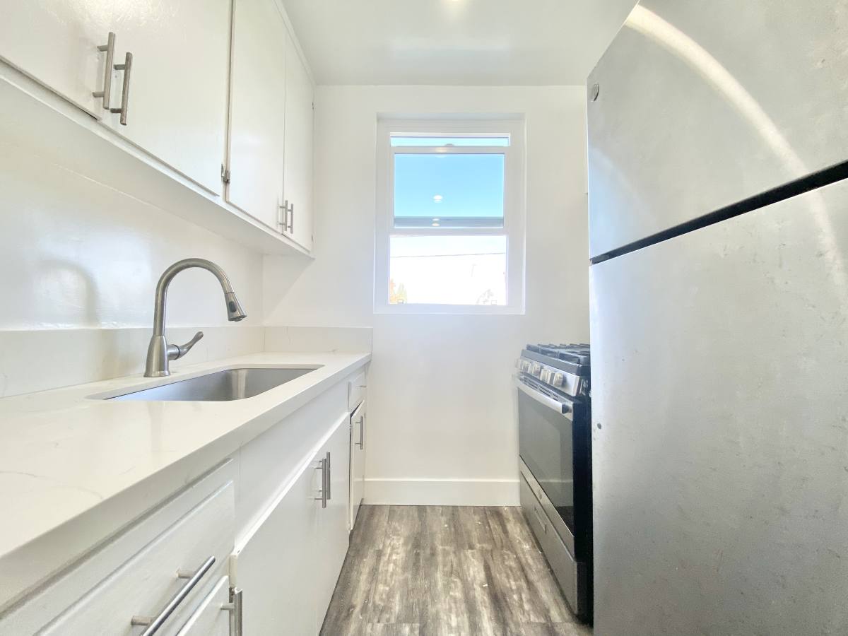 Apartment for rent at 4070 Venice Blvd #12, Los Angeles, CA 90019