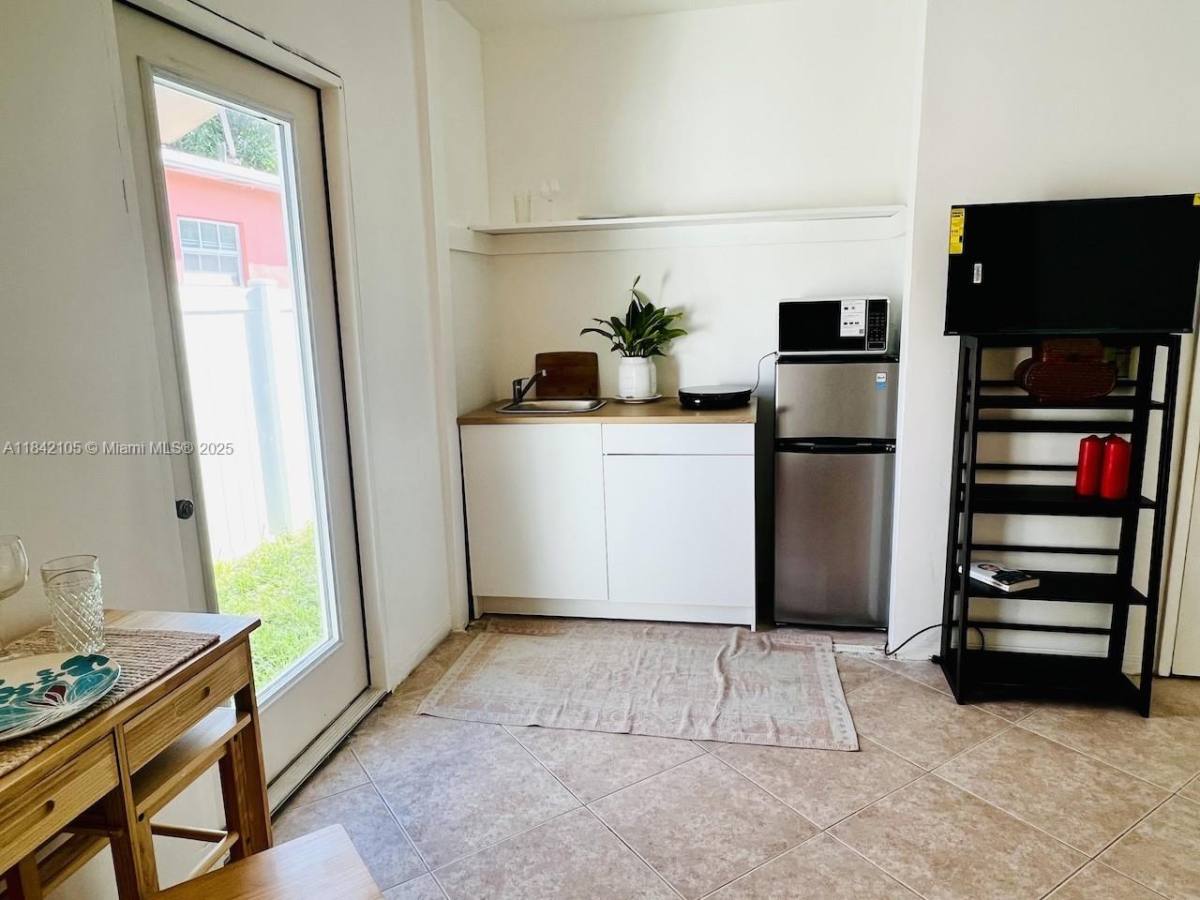 Apartment for rent at 11400 NE 13th Ave #1-1, Miami, FL 33161