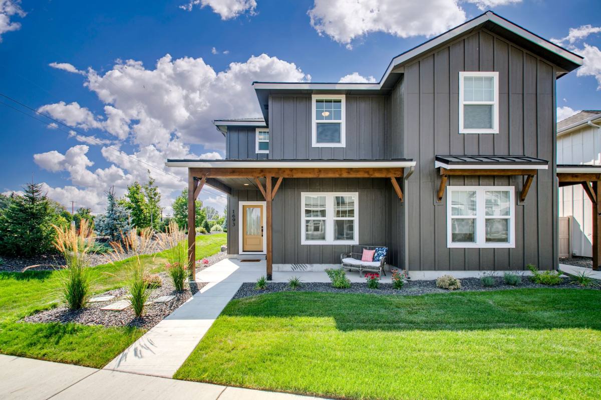 Townhouse for rent at 1693 E Cutgrass Lane, Eagle, ID 83616