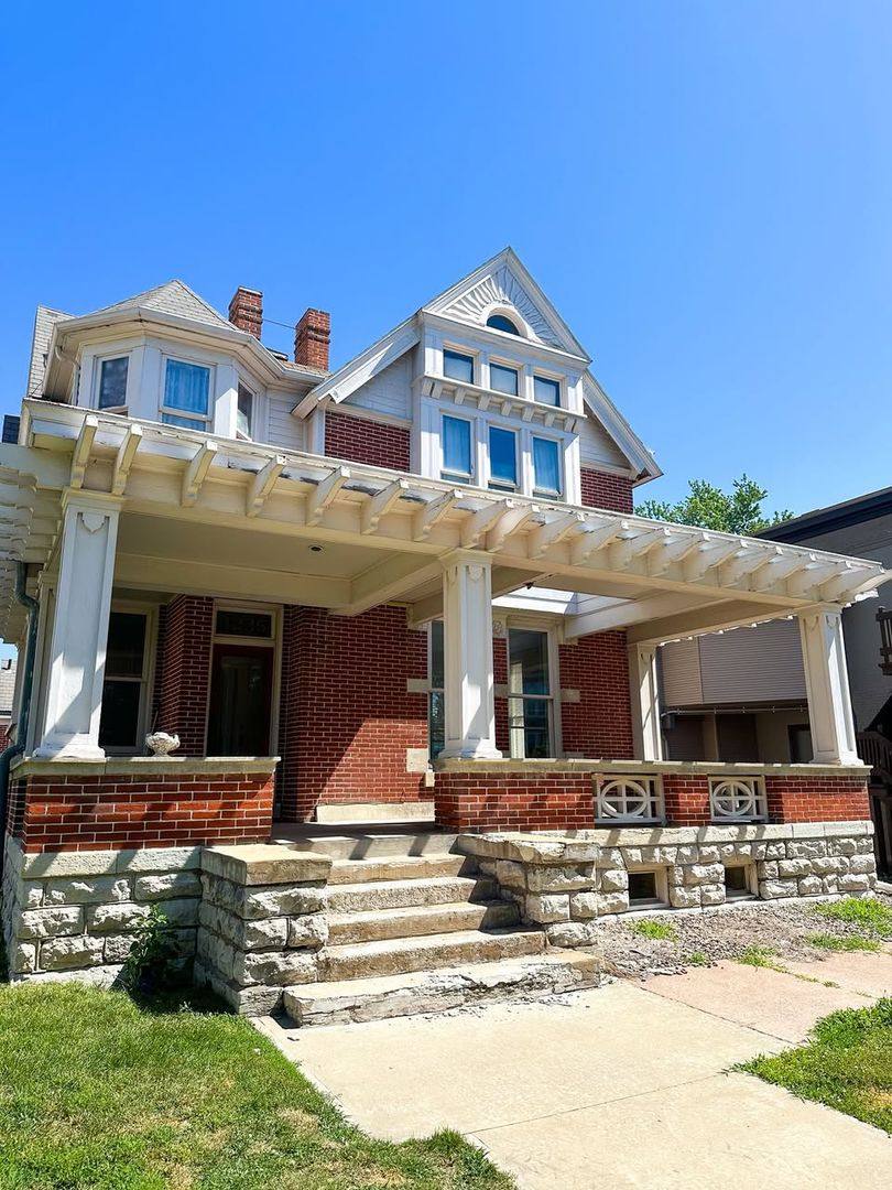 Apartment for rent at 1235 Maine St, Quincy, IL 62301