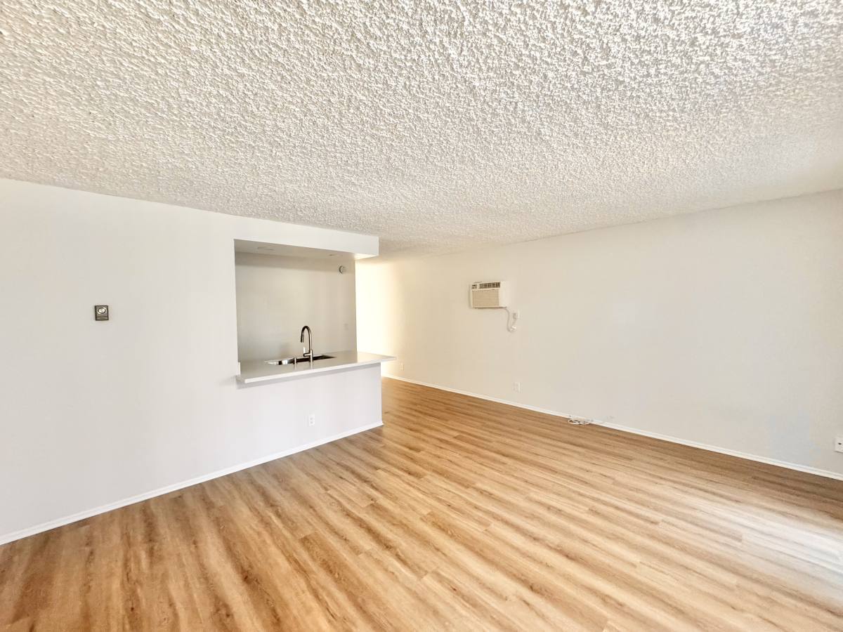 Apartment for rent at 17821 Sherman Way #14, Reseda, CA 91335