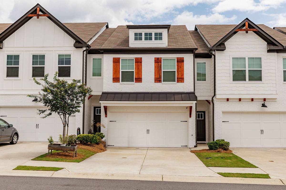Townhouse for rent at 38 Auburn Woods Dr, Auburn, GA 30011