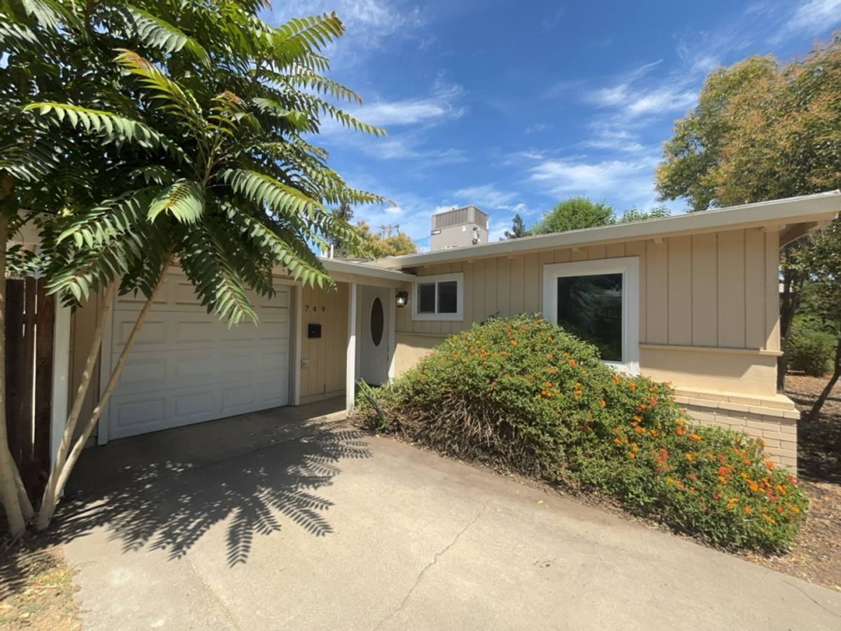 House for rent at 749 M St, Davis, CA 95616