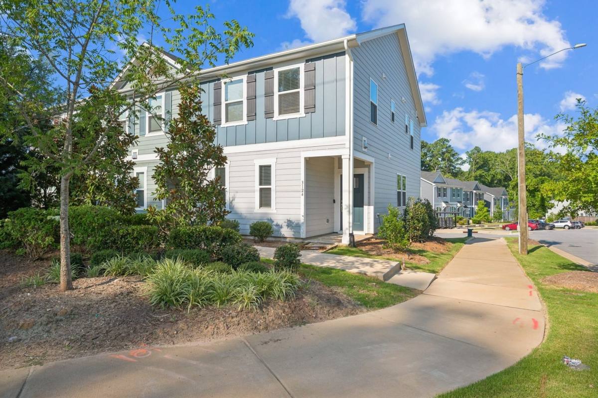 Townhouse for rent at 3124 Garner Rd, Raleigh, NC 27610
