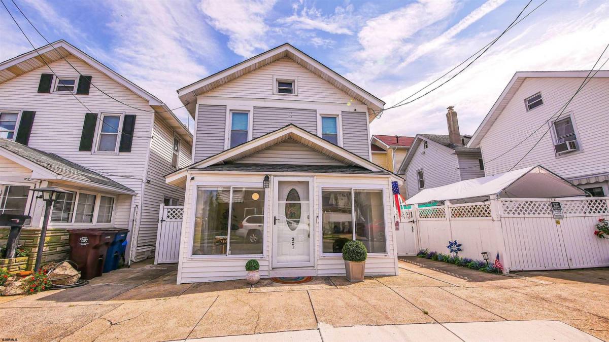 Apartment for rent at 201 N Portland Ave #201, Atlantic City, NJ 08404