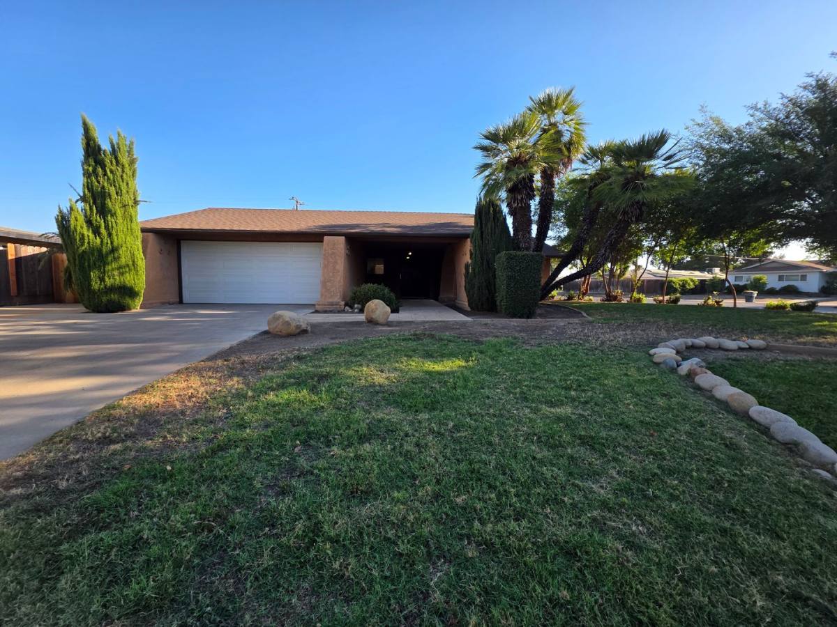 House for rent at 2920 W Vassar, Visalia, CA 93277