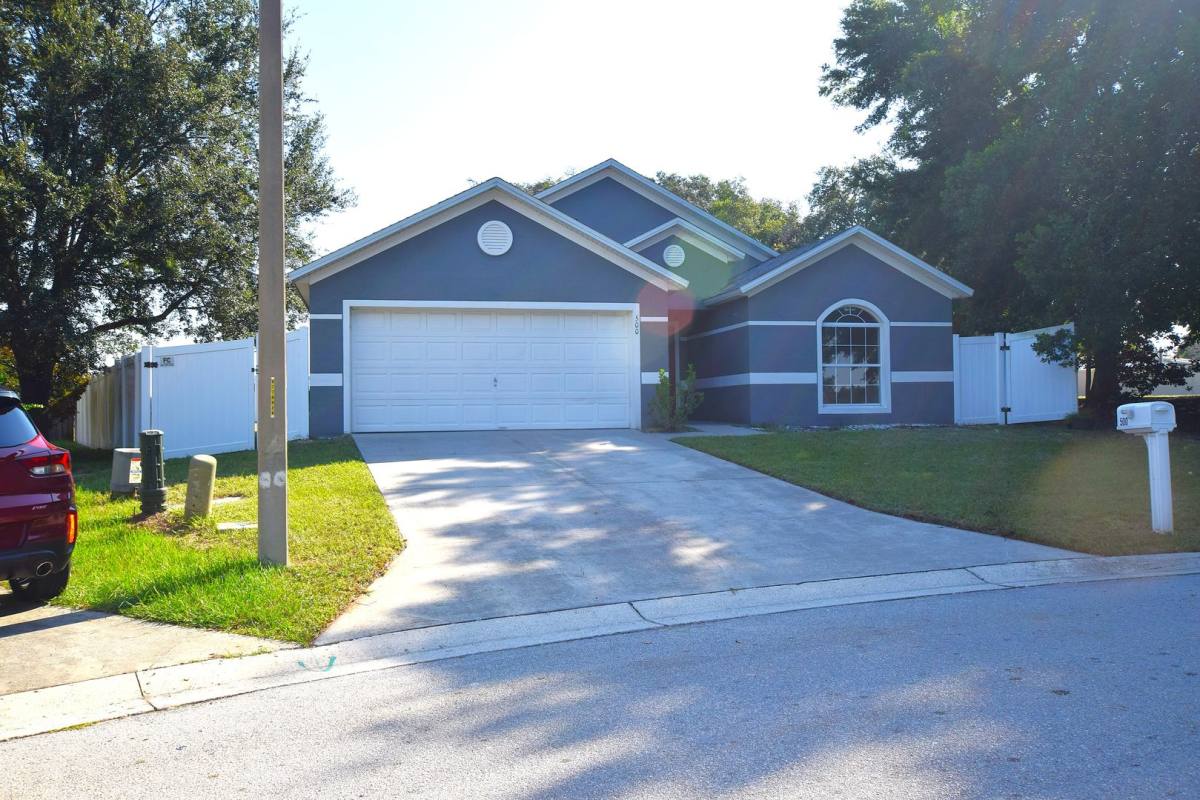 House for rent at 500 Lake Charles Dr, Davenport, FL 33837