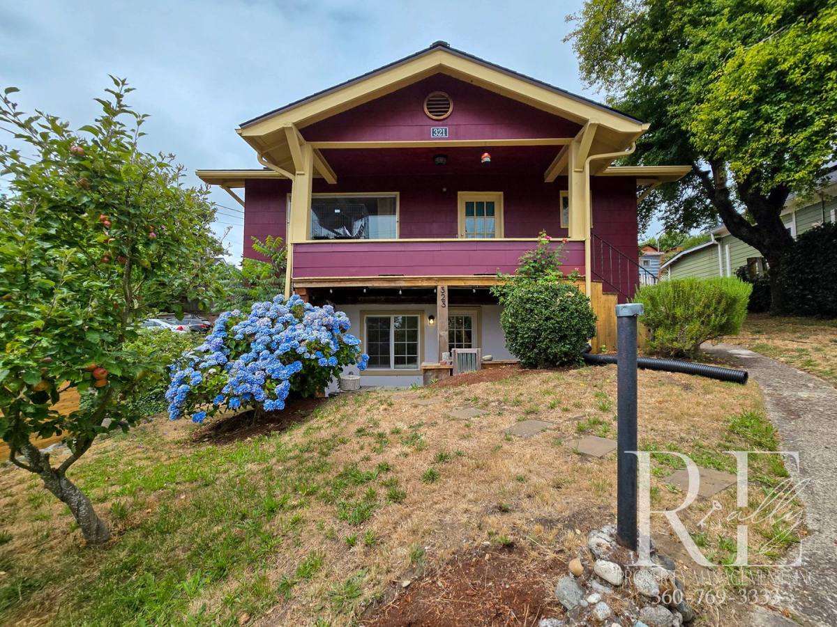 Townhouse for rent at 323 Summit Ave S, Bremerton, WA 98312