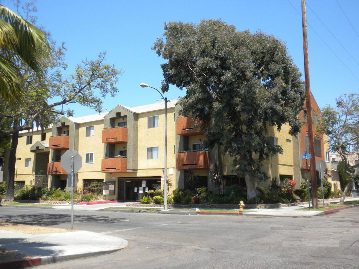 Apartment for rent at 800 Rose Ave, Long Beach, CA 90813
