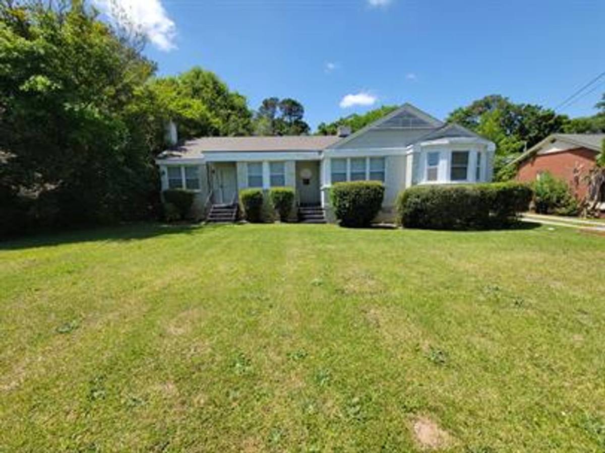 Apartment for rent at 7 Calhoun Rd, Montgomery, AL 36109