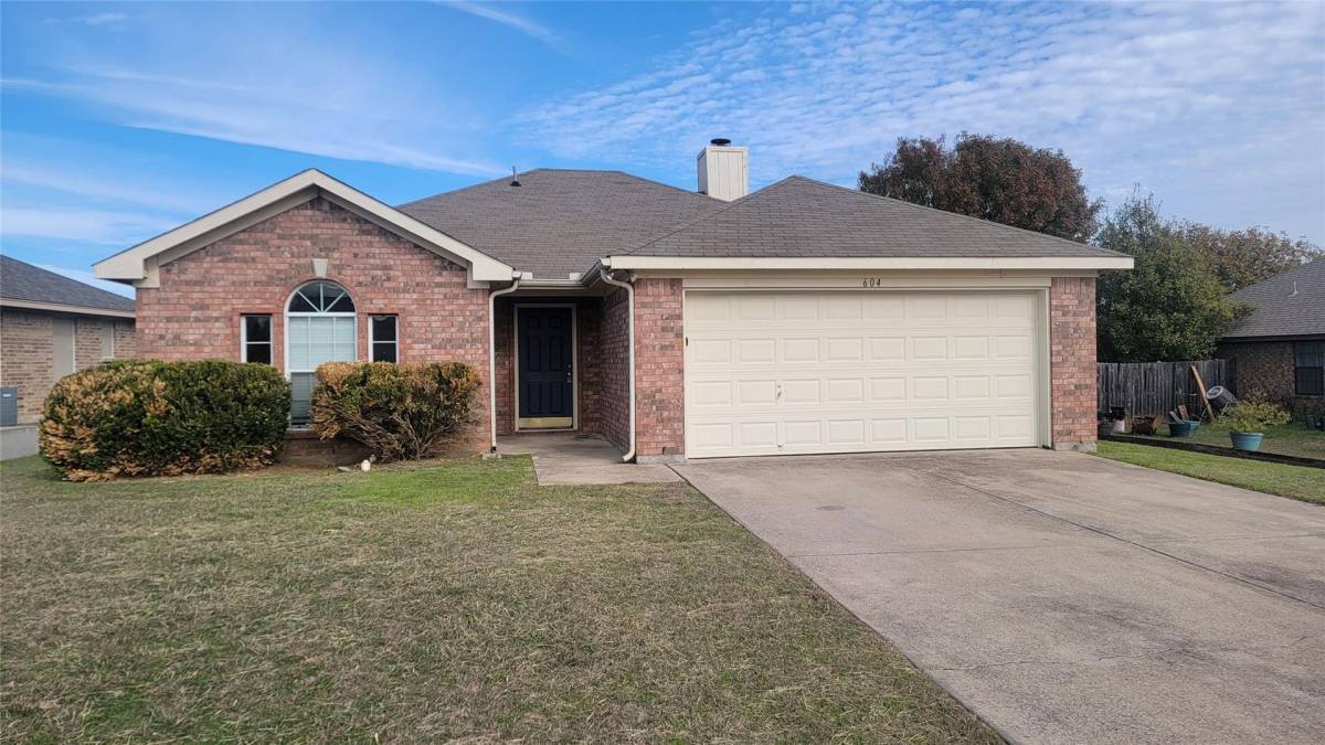 House for rent at 604 Honeysuckle Dr, Cleburne, TX 76033